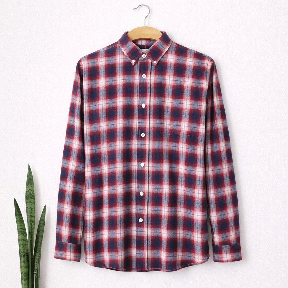 PLATINUM | Red & Navy Blue Plaid Buttonup Shirt – Women’s X-Large